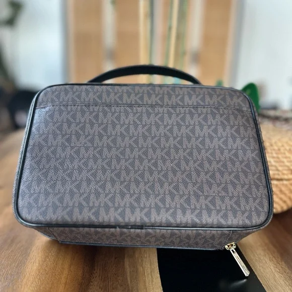 NWT. Michael Kors Large Hanging Toiletry Case Travel Pouch MK Brown Retails $398 - Picture 3 of 9